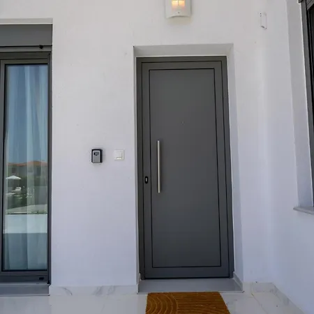 Aura Beachfront Private Pool Kriopigi