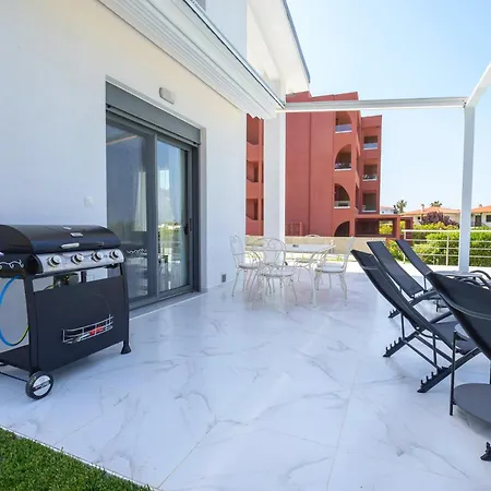 Aura Beachfront Private Pool Casa vacanze *