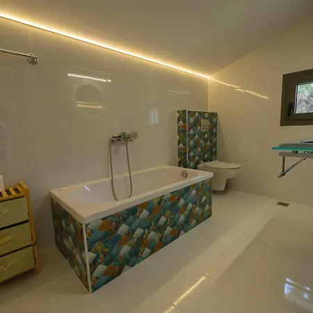 بيت للعطل Aura Beachfront Private Pool