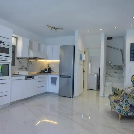 بيت للعطل Aura Beachfront Private Pool كريوبيجي