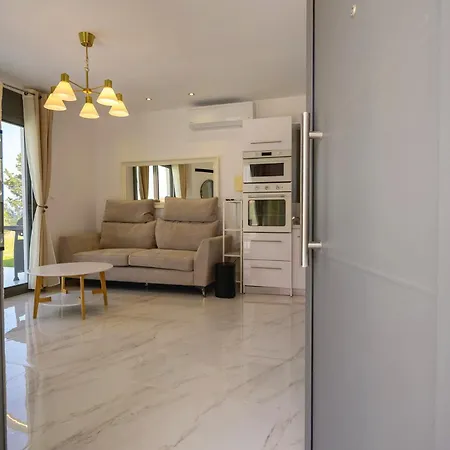 Aura Beachfront Private Pool بيت للعطل كريوبيجي