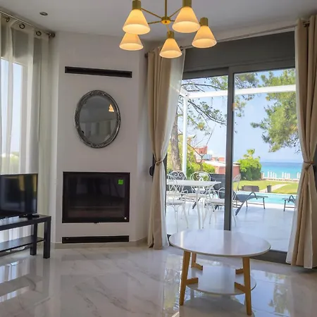 Aura Beachfront Private Pool * كريوبيجي