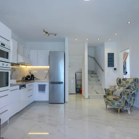 بيت للعطل Aura Beachfront Private Pool