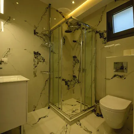 بيت للعطل Aura Beachfront Private Pool *