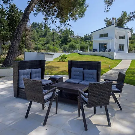 Aura Beachfront Private Pool بيت للعطل *