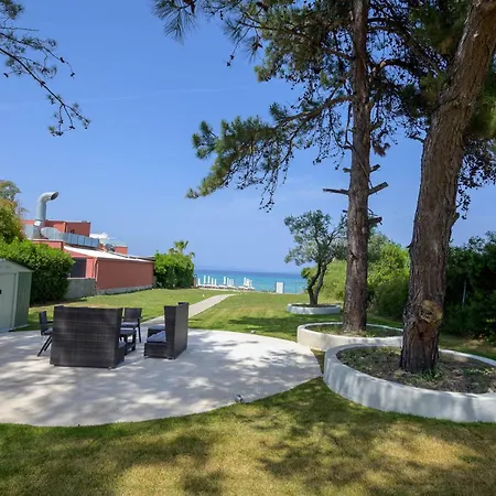 Aura Beachfront Private Pool *