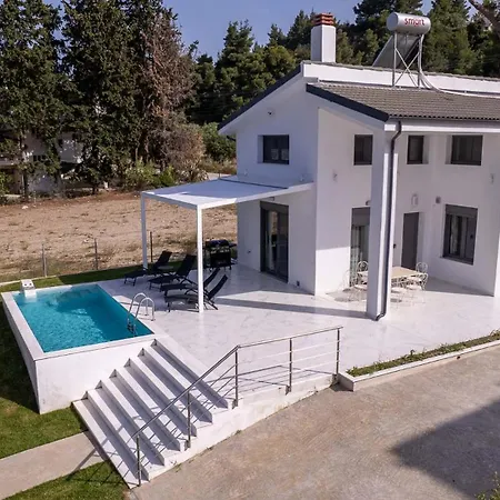 Aura Beachfront Private Pool