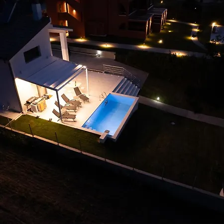 Holiday home Aura Beachfront Private Pool Kriopigi