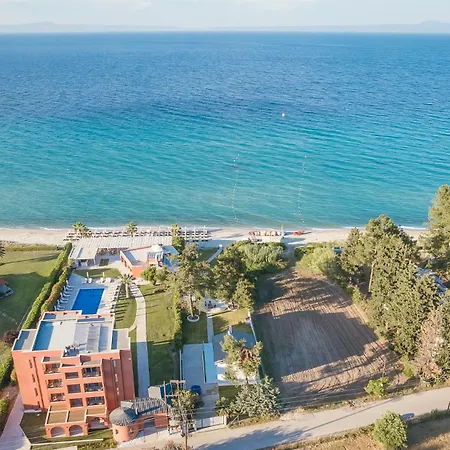Aura Beachfront Private Pool *