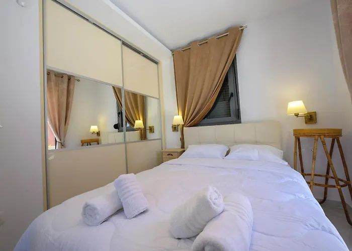 Aura Beachfront Private Pool *