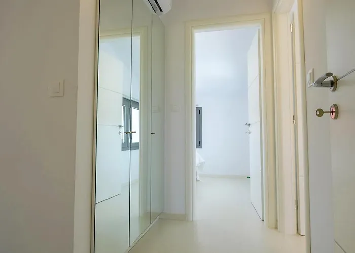 Aura Beachfront Private Pool Κρυοπηγή