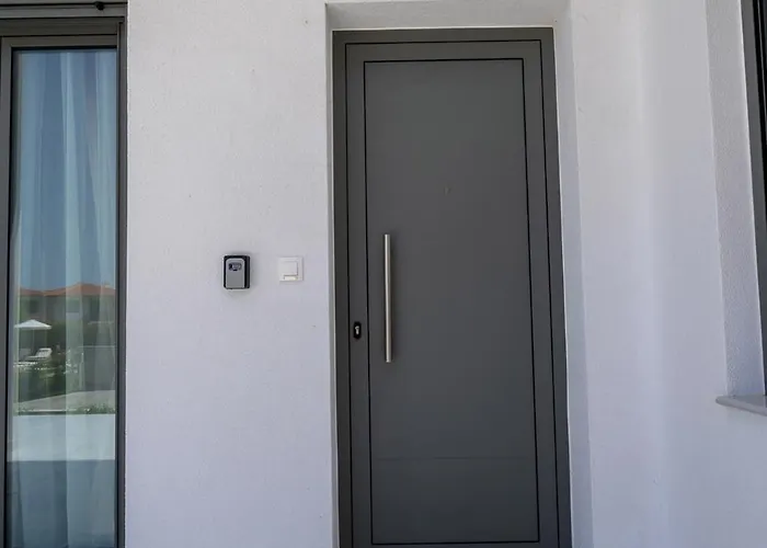 Aura Beachfront Private Pool Κρυοπηγή