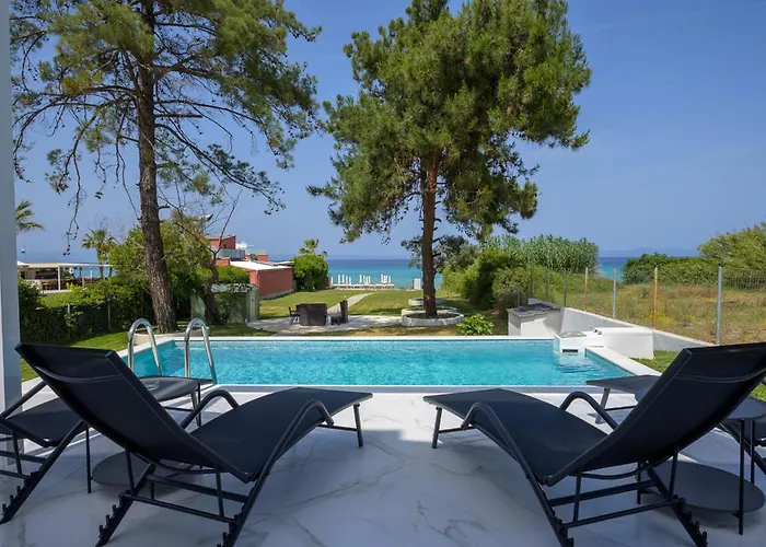Σπίτι διακοπών Aura Beachfront Private Pool