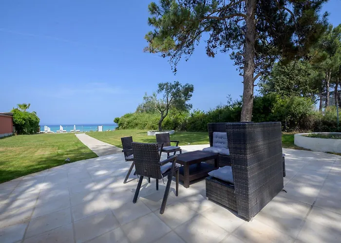 Aura Beachfront Private Pool *