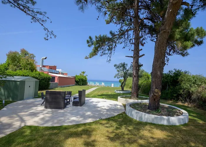 Aura Beachfront Private Pool *