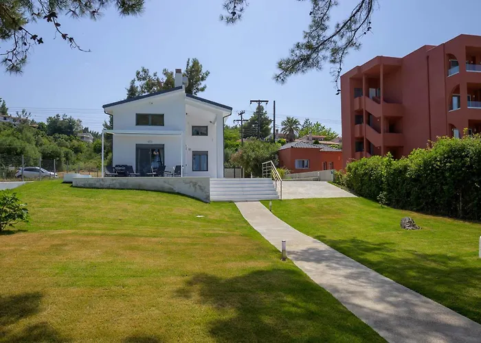 Aura Beachfront Private Pool Κρυοπηγή