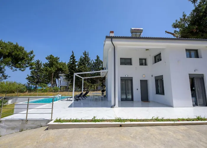 Aura Beachfront Private Pool