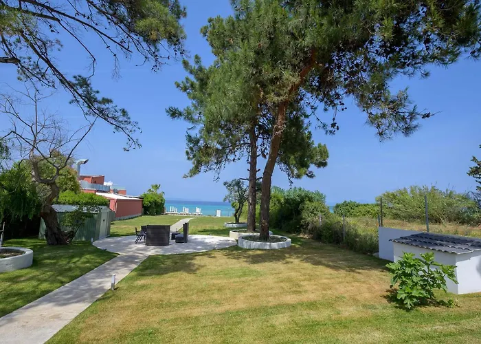 Aura Beachfront Private Pool *