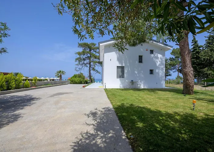 Aura Beachfront Private Pool *