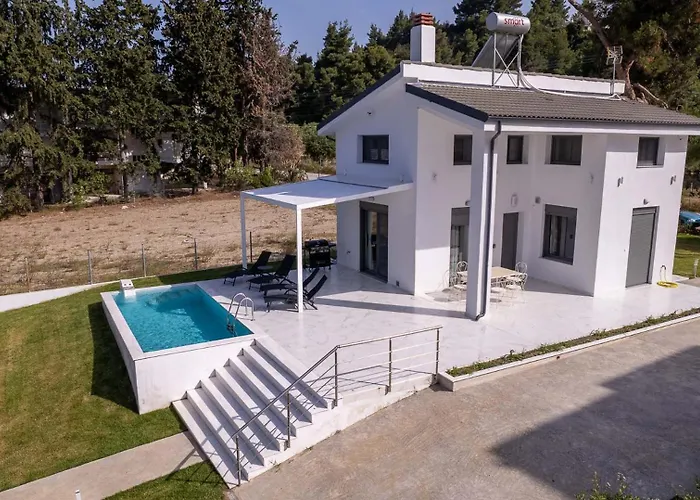 Aura Beachfront Private Pool