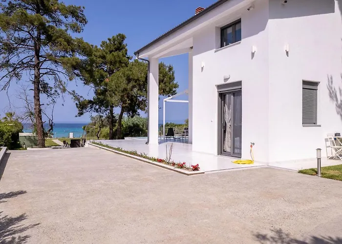 Σπίτι διακοπών Aura Beachfront Private Pool