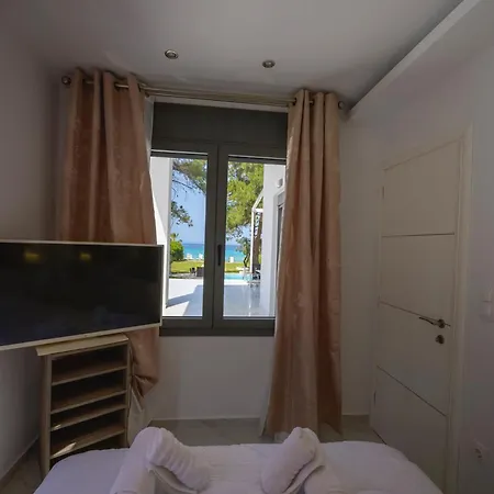 Aura Beachfront Private Pool Nyaraló Kriopijí