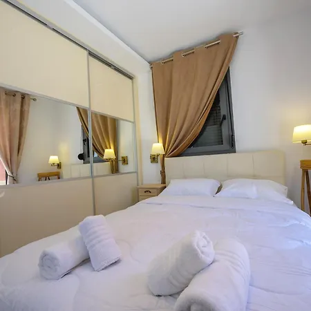 Aura Beachfront Private Pool *