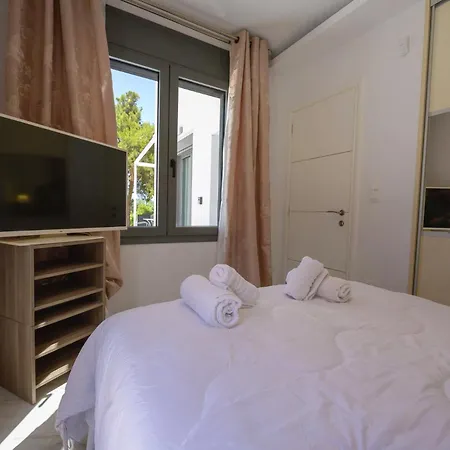 Aura Beachfront Private Pool Nyaraló Kriopijí