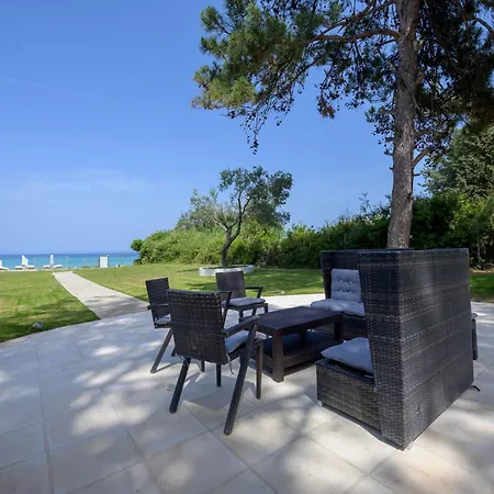 Nyaraló Aura Beachfront Private Pool