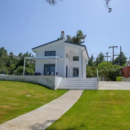 Aura Beachfront Private Pool *