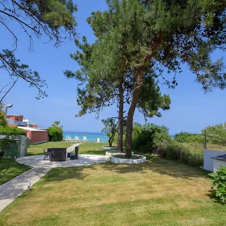 Aura Beachfront Private Pool *