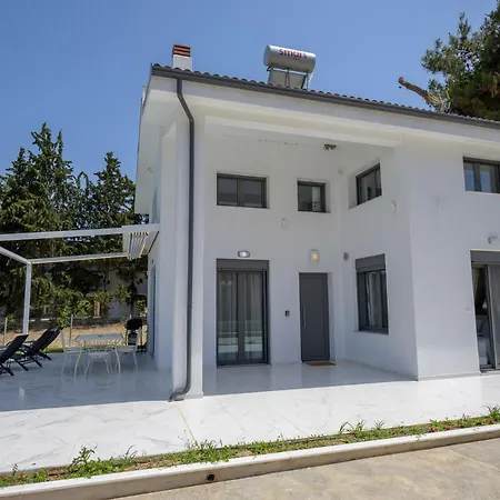 Nyaraló Aura Beachfront Private Pool