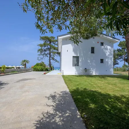 Aura Beachfront Private Pool *