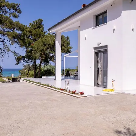 Nyaraló Aura Beachfront Private Pool