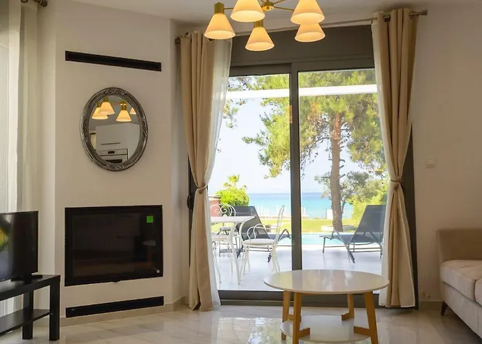 Ferienhaus Aura Beachfront Private Pool