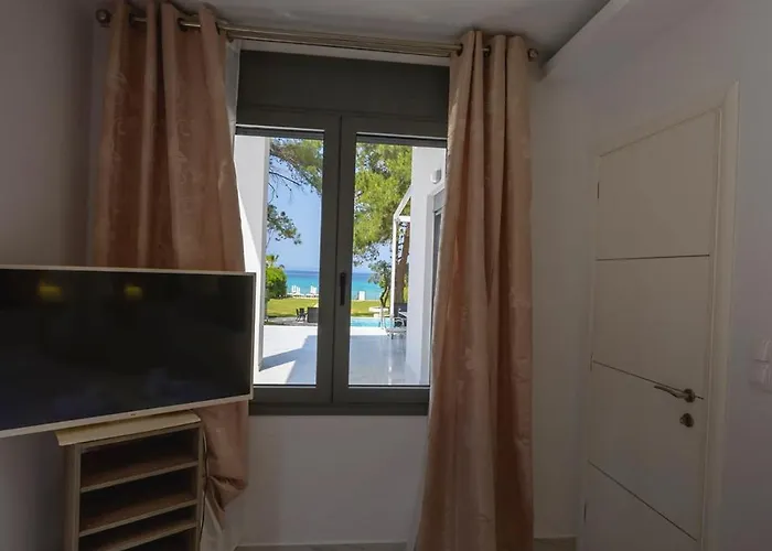 Aura Beachfront Private Pool Ferienhaus Kriopigi