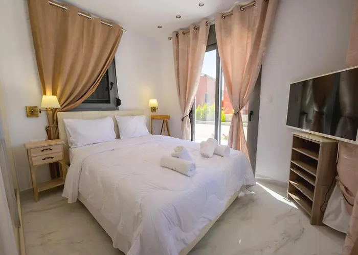 Ferienhaus Aura Beachfront Private Pool