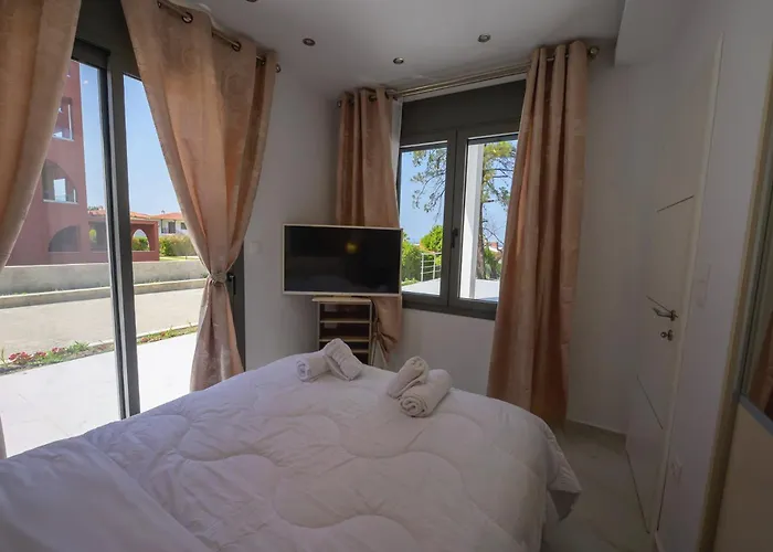 Aura Beachfront Private Pool Ferienhaus