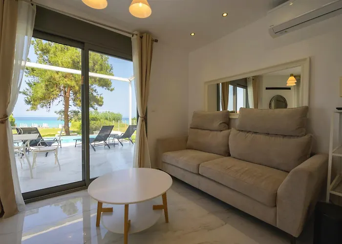 Ferienhaus Aura Beachfront Private Pool