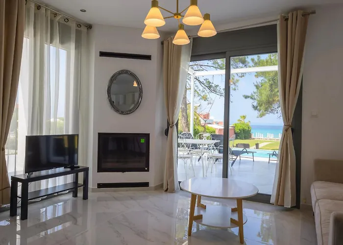 Aura Beachfront Private Pool * Kriopigi