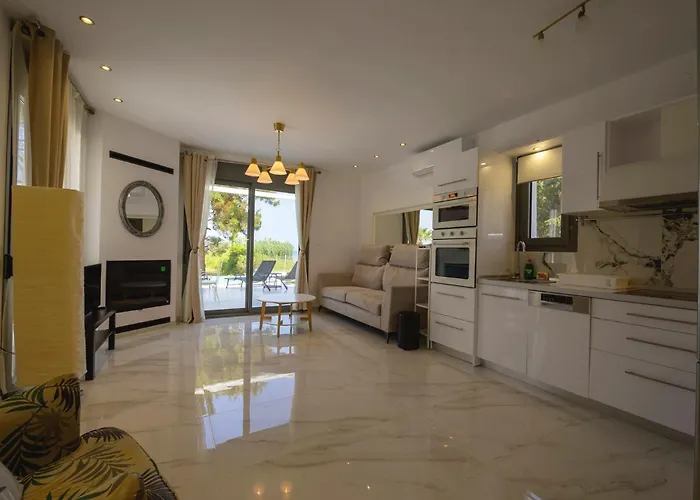 Aura Beachfront Private Pool Ferienhaus