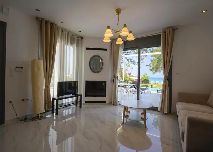 Ferienhaus Aura Beachfront Private Pool Kriopigi