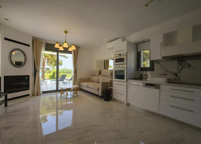 Aura Beachfront Private Pool Ferienhaus