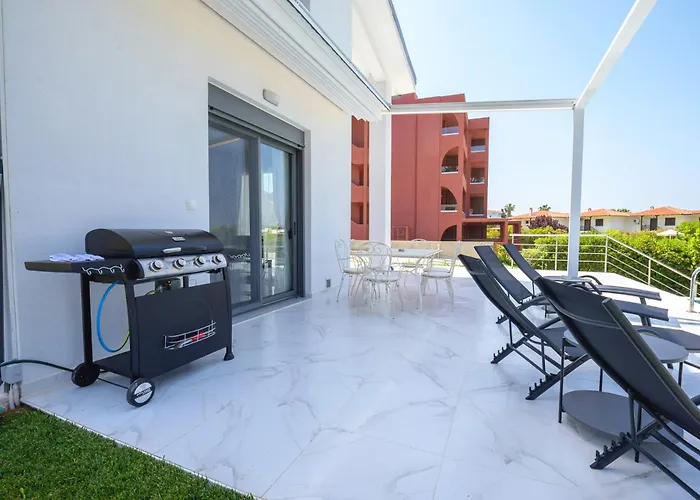 Aura Beachfront Private Pool Ferienhaus *
