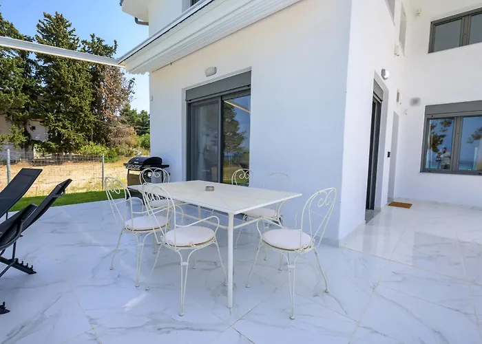 Aura Beachfront Private Pool Ferienhaus