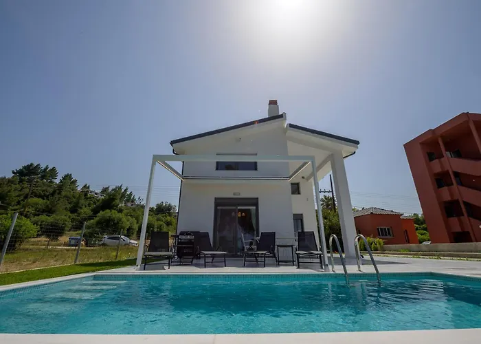 Ferienhaus Aura Beachfront Private Pool