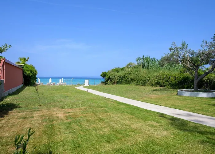 Aura Beachfront Private Pool Ferienhaus Kriopigi