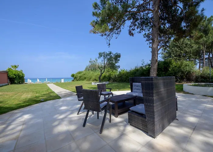 Ferienhaus Aura Beachfront Private Pool
