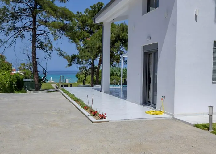Aura Beachfront Private Pool Ferienhaus