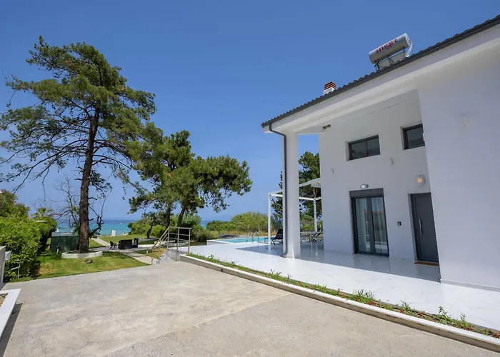Ferienhaus Aura Beachfront Private Pool *